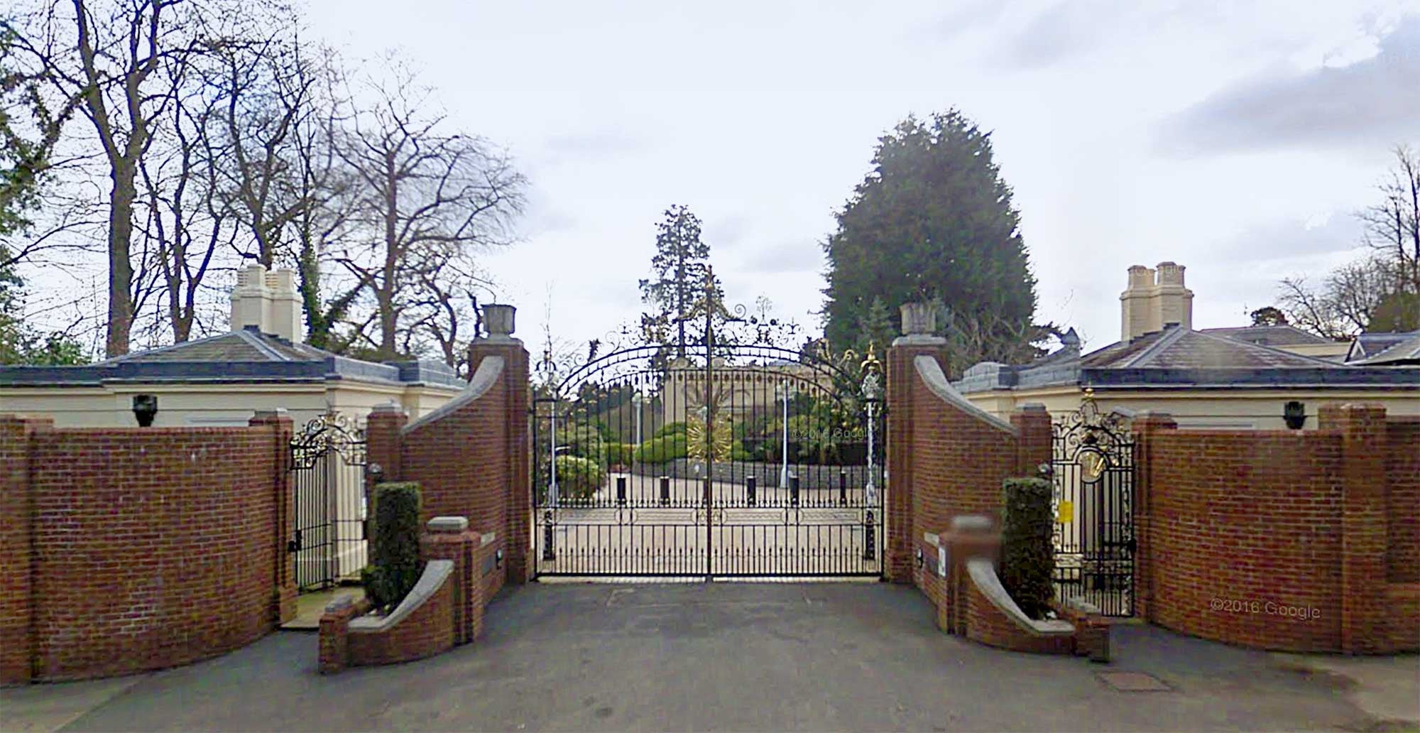 Kite customer lived at Lennon's home and saw the original poster